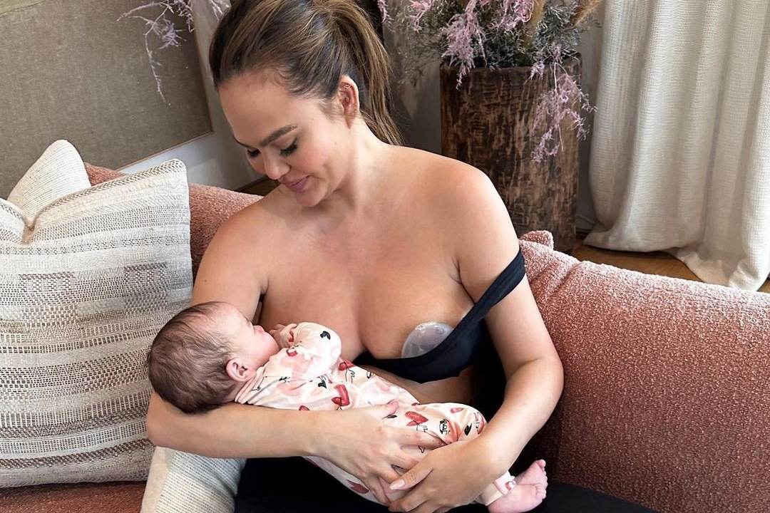 , Chrissy Teigen Embraces the Beauty of Motherhood: A Glimpse into Her Breastfeeding Journey with Daughter Esti Maxine